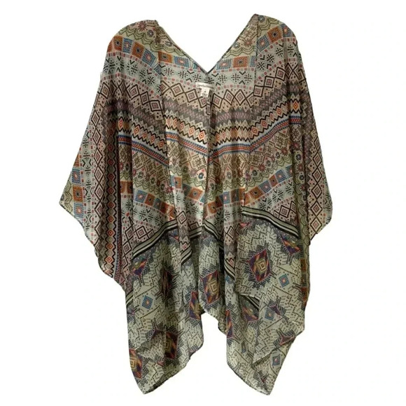 JohnPaulRichard Size Medium beautiful poncho features intricate patterns - Picture 2 of 5
